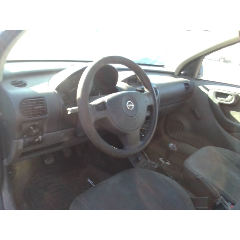 opel corsa c (x01) del año 2000