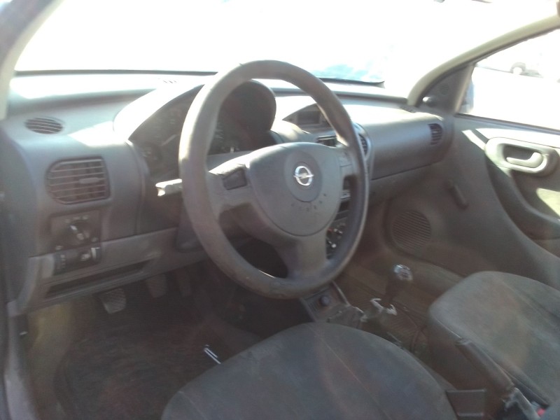 opel corsa c (x01) del año 2000
