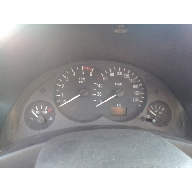 opel corsa c (x01) del año 2000