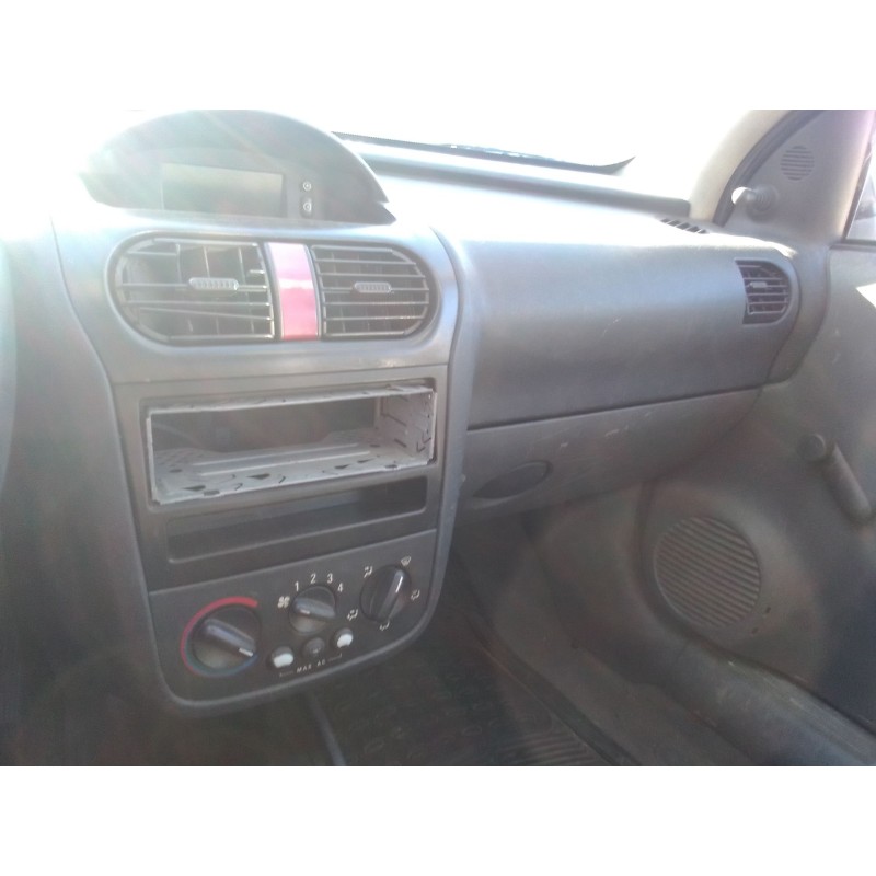 opel corsa c (x01) del año 2000