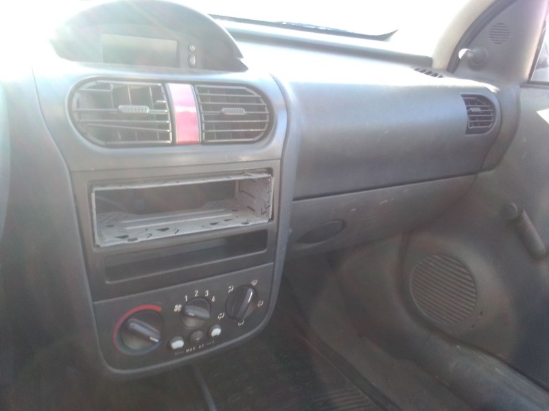 opel corsa c (x01) del año 2000