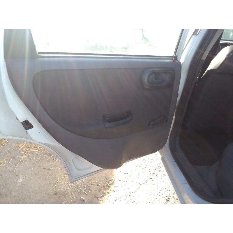 opel corsa c (x01) del año 2000