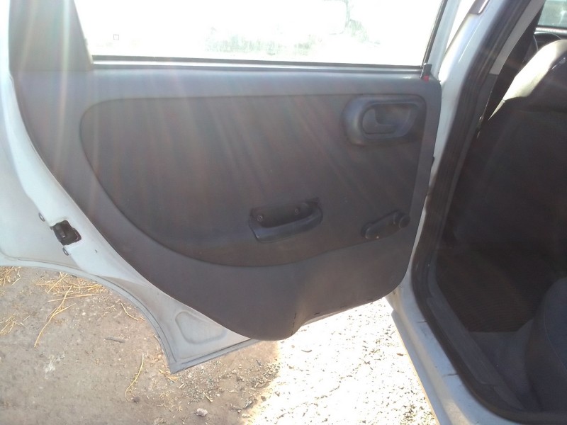 opel corsa c (x01) del año 2000