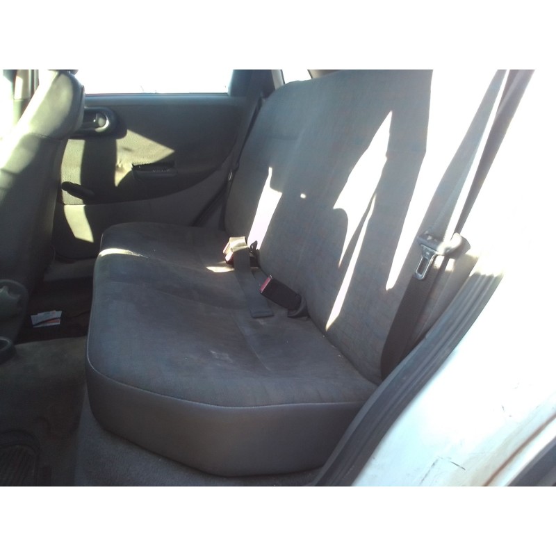 opel corsa c (x01) del año 2000