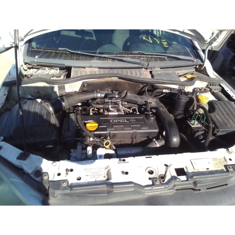 opel corsa c (x01) del año 2000