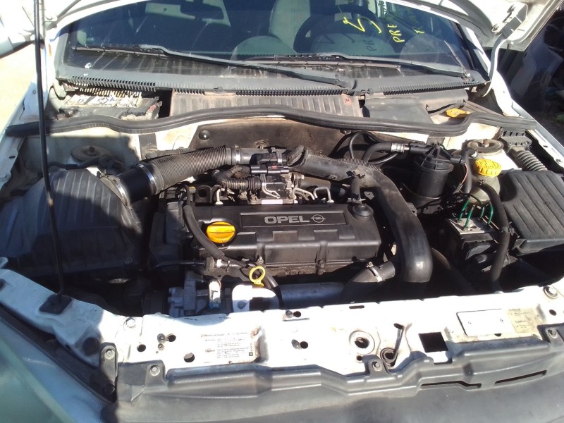 opel corsa c (x01) del año 2000