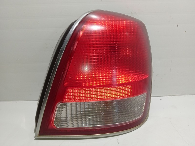 Recambio de piloto trasero derecho para hyundai xg 3.0 xg referencia OEM IAM 9240239010  