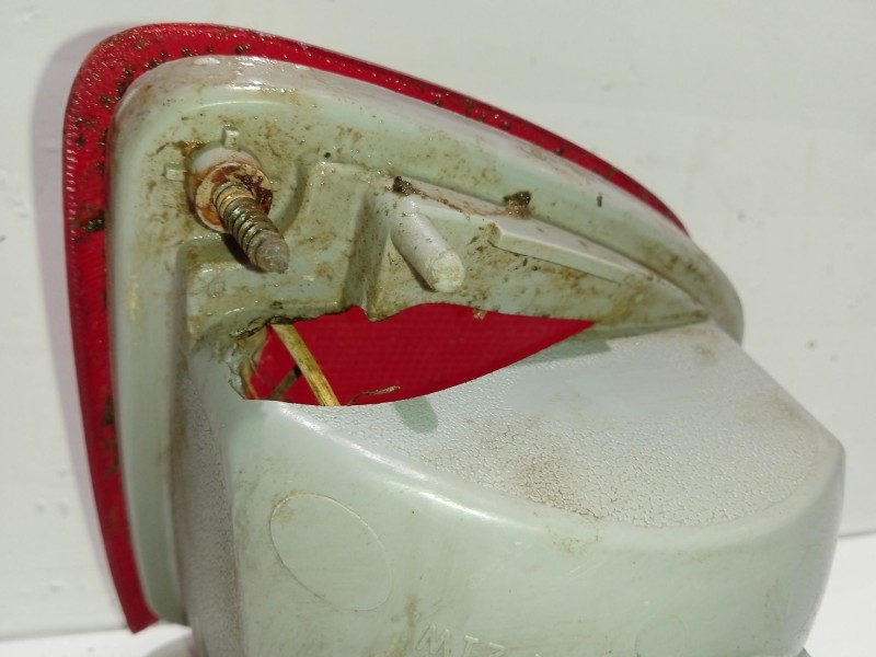 Recambio de piloto trasero derecho paragolpes para hyundai xg 3.0 xg referencia OEM IAM    Recambio de piloto trasero derecho paragolpes para hyundai xg 3.0 xg referencia OEM IAM