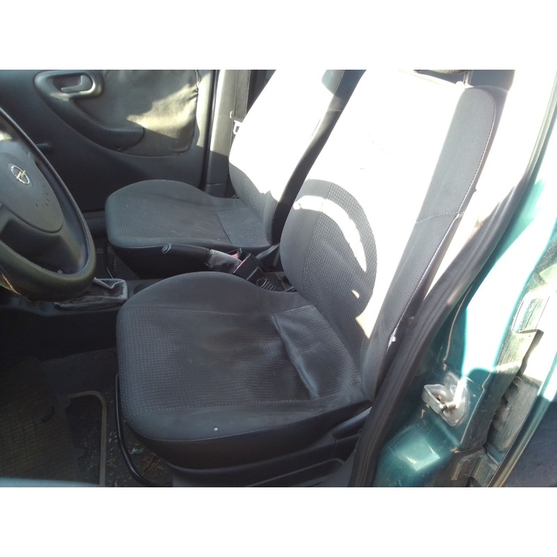 opel corsa c (x01) del año 2003