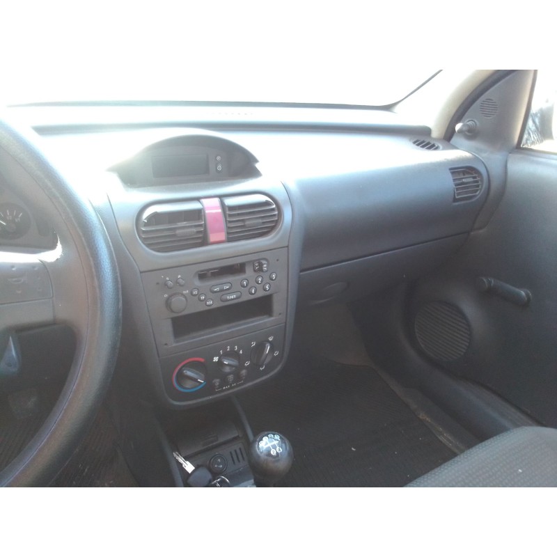 opel corsa c (x01) del año 2003