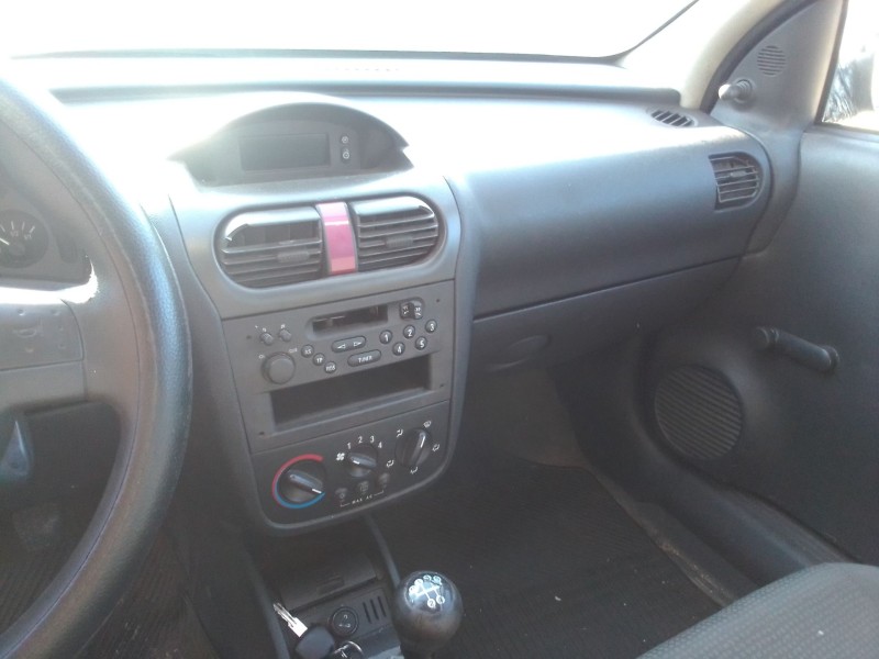 opel corsa c (x01) del año 2003