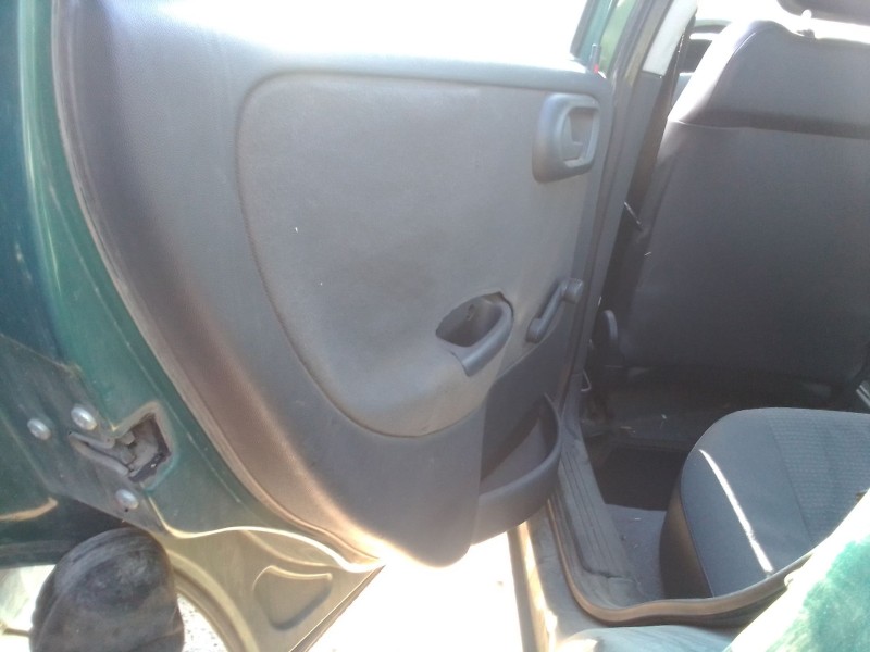 opel corsa c (x01) del año 2003