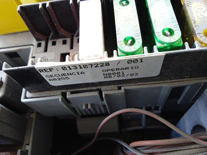 Recambio de caja reles / fusibles para opel corsa c (x01) 1.2 (f08, f68) referencia OEM IAM 013107228  