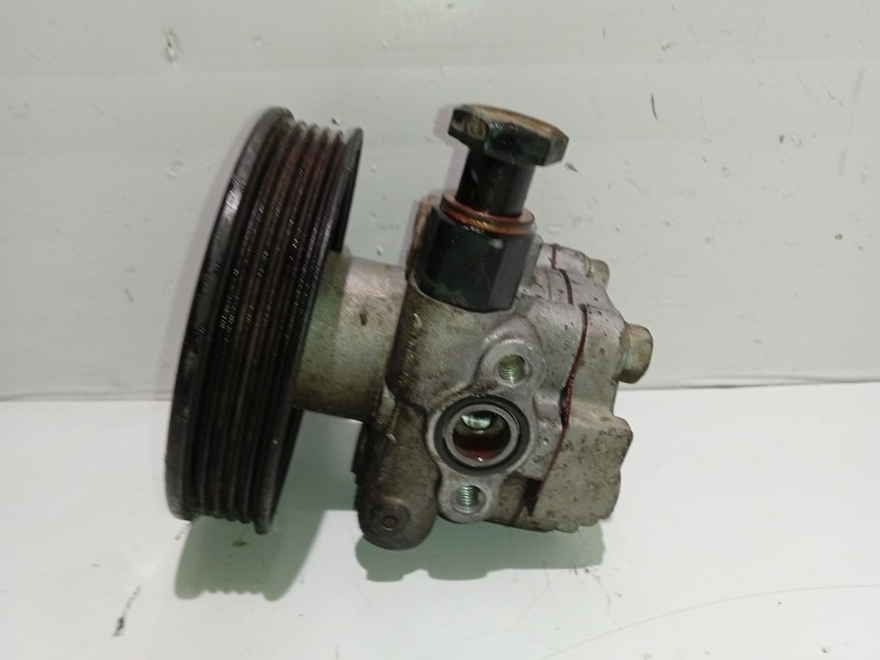 Recambio de bomba direccion para kia carnival referencia OEM IAM   