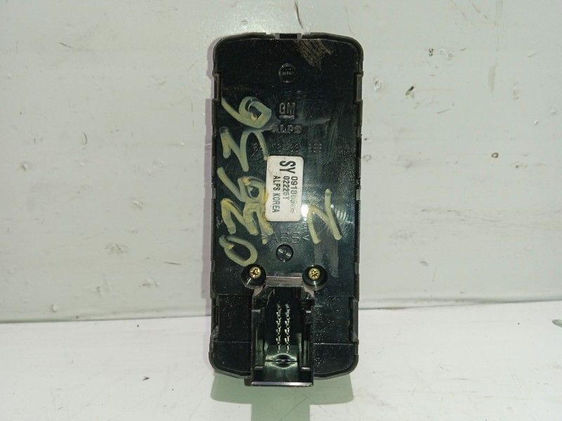 Recambio de mando elevalunas delantero izquierdo para opel vectra c berlina 2.0 dti referencia OEM IAM   