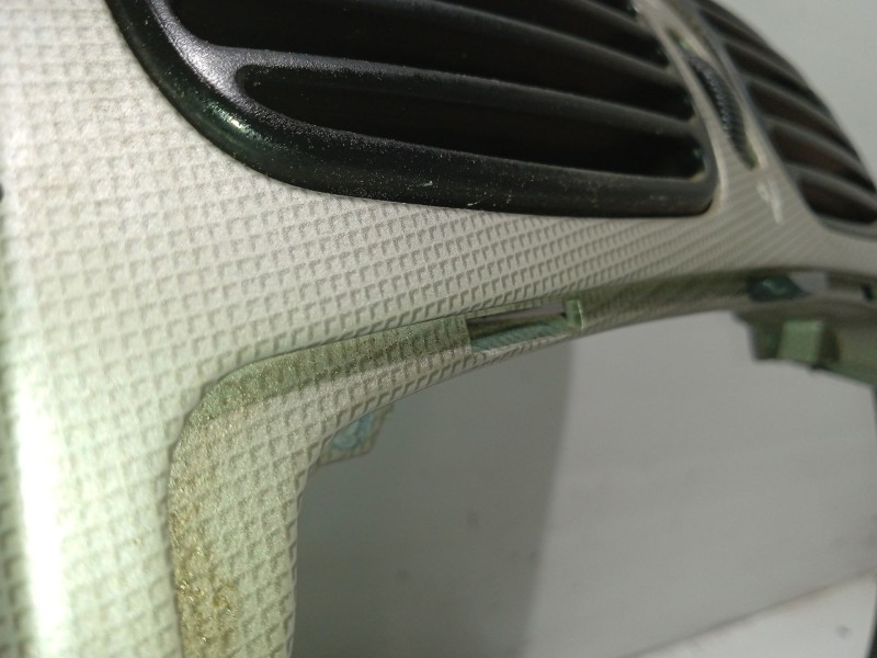 Recambio de mascara central de salpicadero para tata indica referencia OEM IAM   