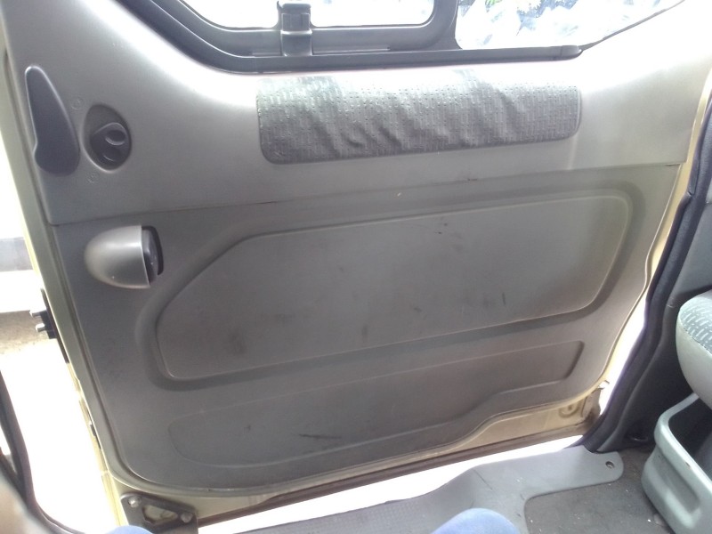 nissan primastar autobús (x83) del año 2001