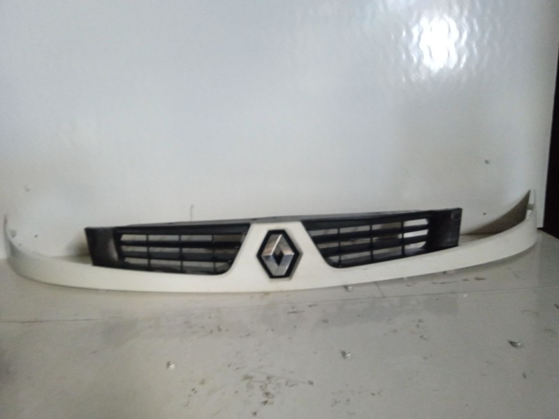 Recambio de rejilla delantera para renault clio ii fase ii (b/cb0) referencia OEM IAM   