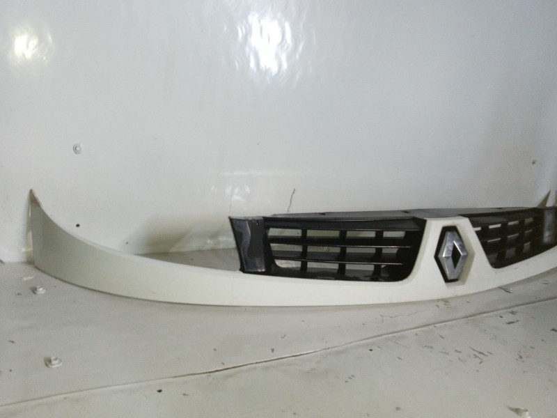 Recambio de rejilla delantera para renault clio ii fase ii (b/cb0) referencia OEM IAM   
