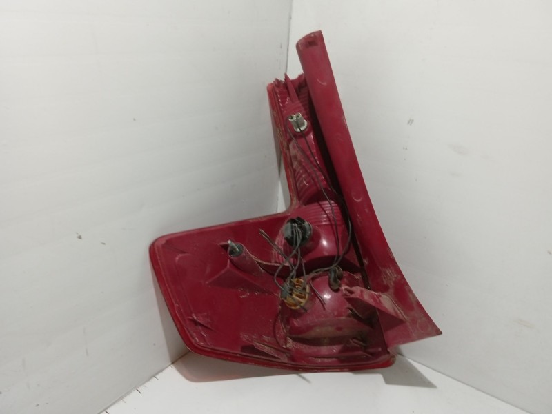 Recambio de piloto trasero derecho para citroën c4 berlina 1.6 16v hdi referencia OEM IAM   