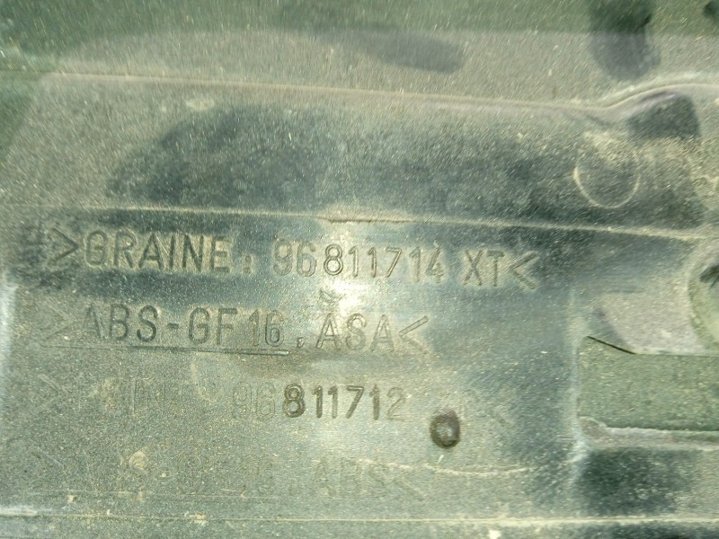 Recambio de aleron trasero para citroën c4 berlina 1.6 16v hdi referencia OEM IAM 96811714XT  