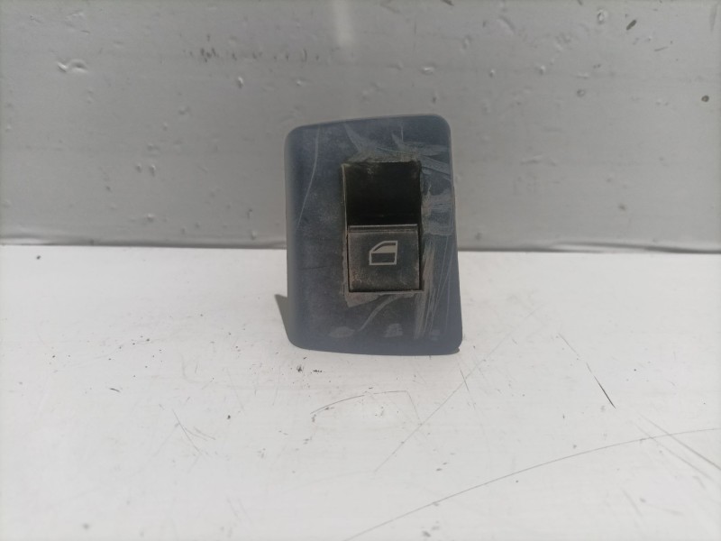 Recambio de mando elevalunas trasero derecho para bmw x5 (e53) 3.0 d referencia OEM IAM 8385956  