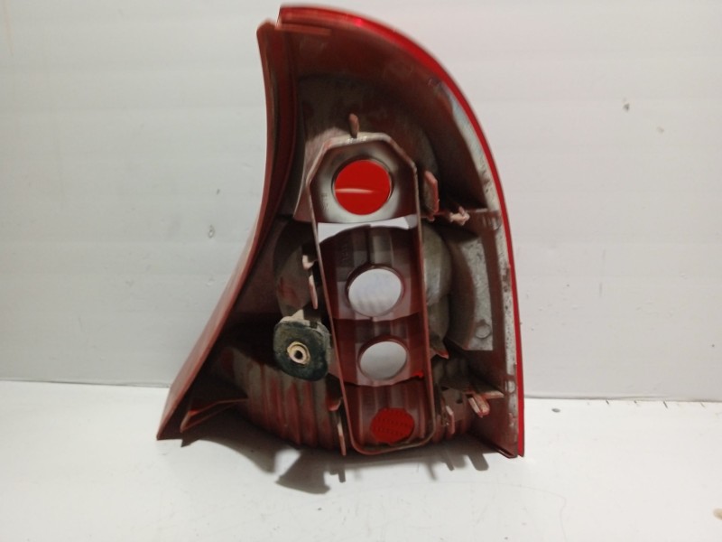 Recambio de piloto trasero izquierdo para renault clio ii (bb_, cb_) 1.5 dci referencia OEM IAM   