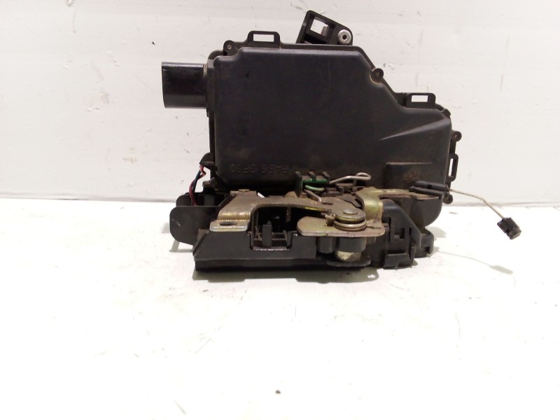 Recambio de cerradura puerta trasera izquierda para volkswagen polo (9n1) referencia OEM IAM 3B4839015AN  