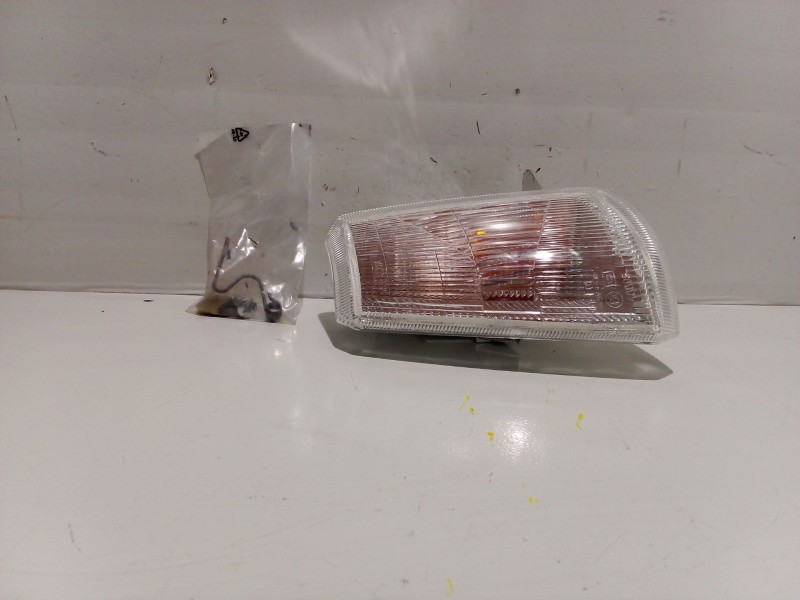 Recambio de piloto delantero izquierdo para peugeot 205 berlina referencia OEM IAM 2101277  