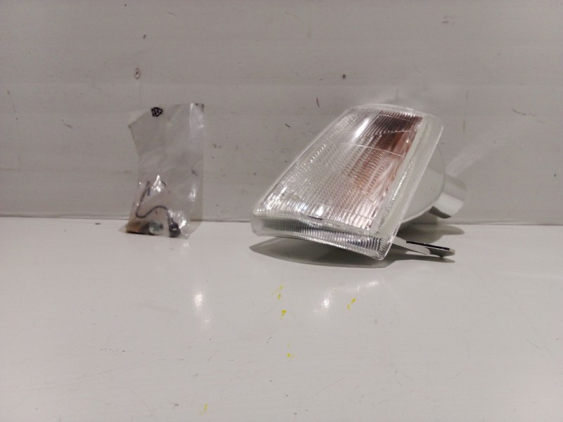 Recambio de piloto delantero izquierdo para peugeot 205 berlina referencia OEM IAM 2101277  