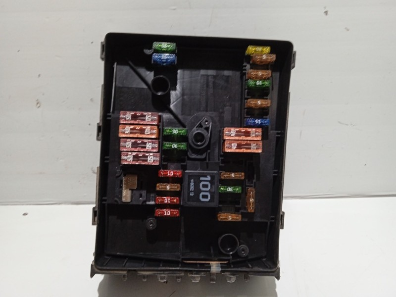 Recambio de caja reles / fusibles para audi a3 (8p1) 1.9 tdi referencia OEM IAM 1K0937125A  
