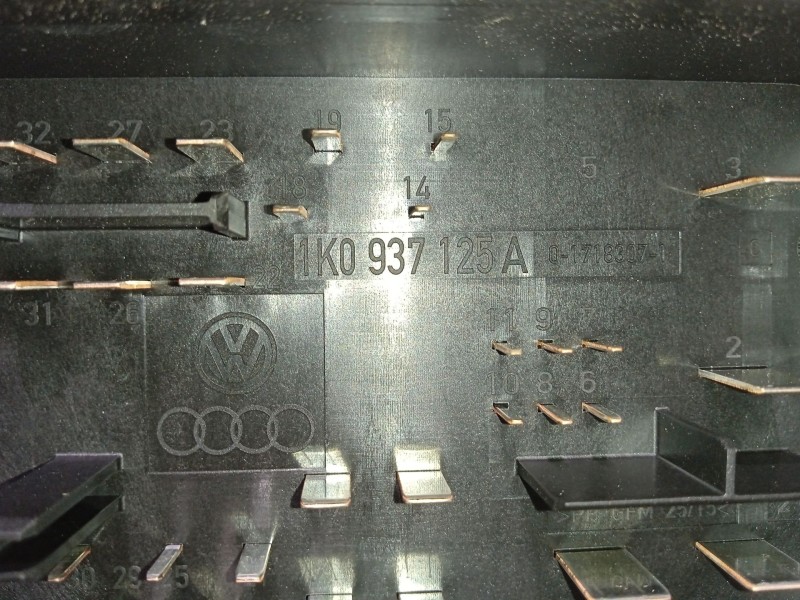 Recambio de caja reles / fusibles para audi a3 (8p1) 1.9 tdi referencia OEM IAM 1K0937125A  