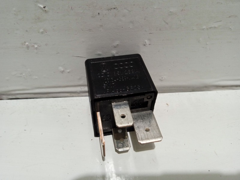 Recambio de rele para volkswagen passat b6 (3c2) 2.0 tdi referencia OEM IAM 3D0951253A  