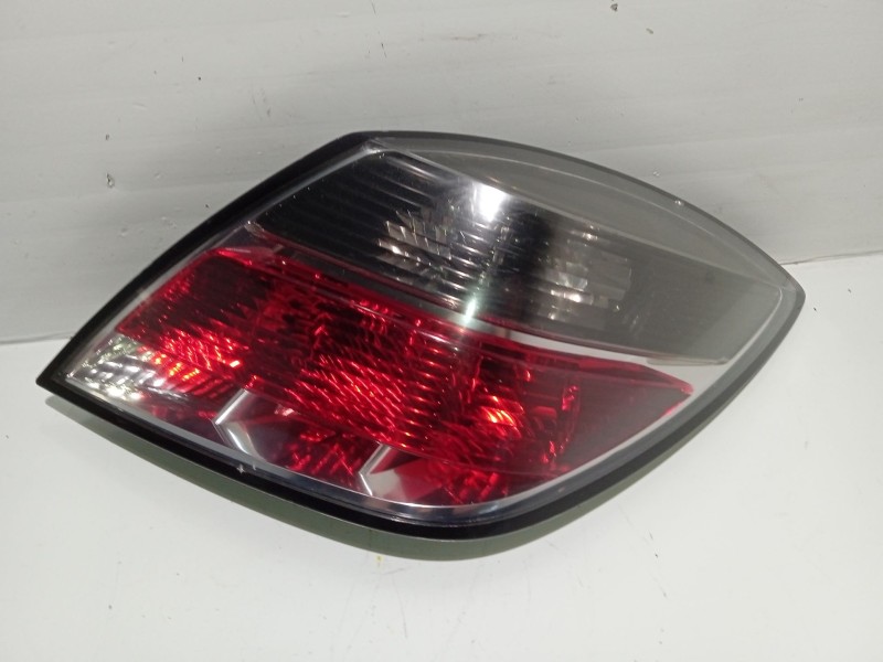 Recambio de piloto trasero derecho para opel astra gtc sport referencia OEM IAM 24451834  