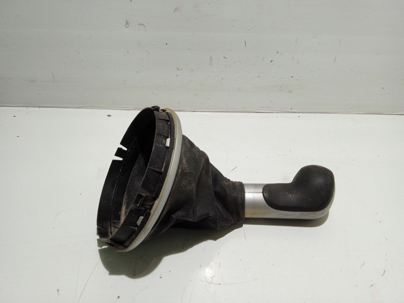 Recambio de guarnecidos palanca cambio para skoda fabia (5j2 ) young referencia OEM IAM    Recambio de guarnecidos palanca cambio para skoda fabia (5j2 ) young referencia OEM IAM