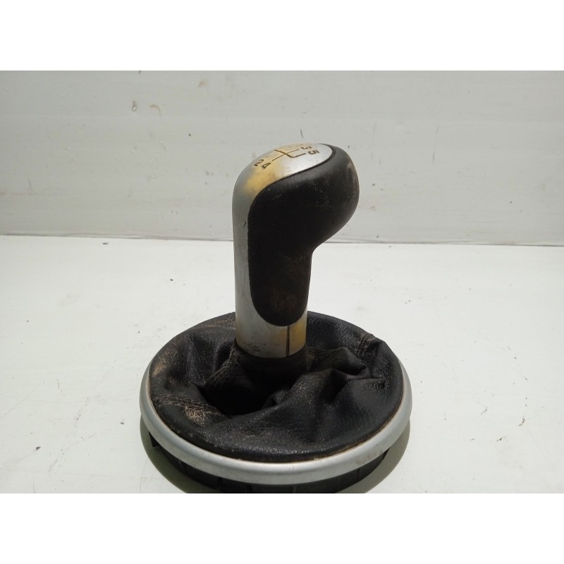 Recambio de guarnecidos palanca cambio para skoda fabia (5j2 ) young referencia OEM IAM    Recambio de guarnecidos palanca cambio para skoda fabia (5j2 ) young referencia OEM IAM