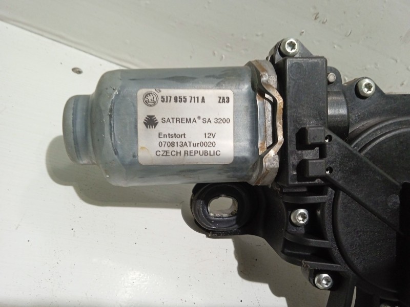 Recambio de motor limpia trasero para skoda fabia (5j2 ) young referencia OEM IAM 5J7955711C   Recambio de motor limpia trasero para skoda fabia (5j2 ) young referencia OEM IAM 5J7955711C