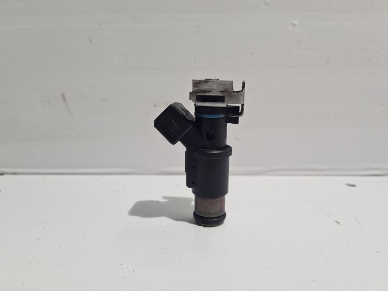 Recambio de inyector para peugeot 206 berlina 1.4 referencia OEM IAM   