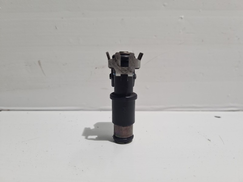 Recambio de inyector para peugeot 206 berlina 1.4 referencia OEM IAM   
