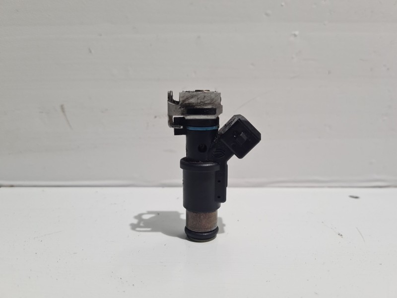 Recambio de inyector para peugeot 206 berlina 1.4 referencia OEM IAM   