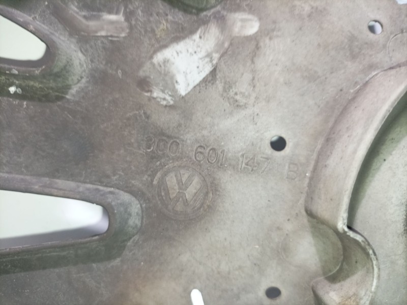 Recambio de tapacubos para volkswagen passat b6 (3c2) 2.0 tdi referencia OEM IAM 3C0601147D  