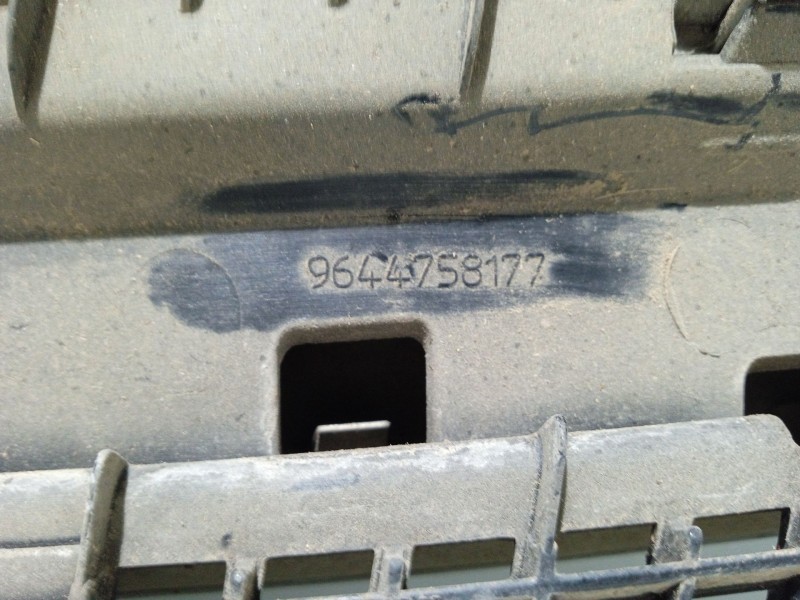 Recambio de rejilla delantera para citroën berlingo 1.9 diesel referencia OEM IAM 9644758177  