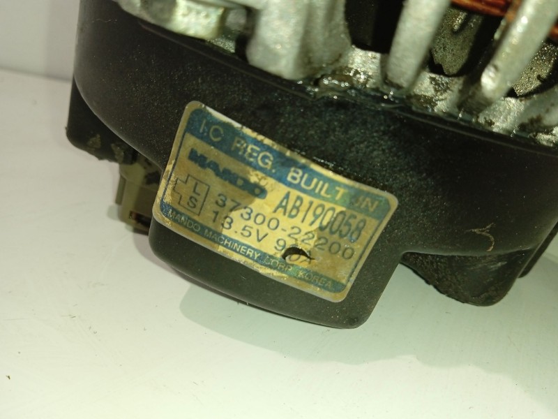 Recambio de alternador para hyundai lantra familiar (rd) referencia OEM IAM 3730022200  
