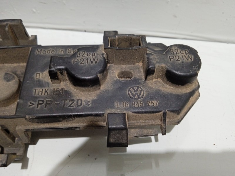 Recambio de portalamparas para volkswagen golf iv berlina (1j1) referencia OEM IAM 1J6945257  