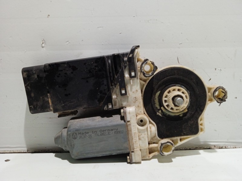 Recambio de motor elevalunas delantero izquierdo para volkswagen golf iv berlina (1j1) referencia OEM IAM 101387101  