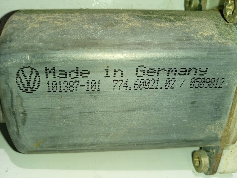 Recambio de motor elevalunas delantero izquierdo para volkswagen golf iv berlina (1j1) referencia OEM IAM 101387101  