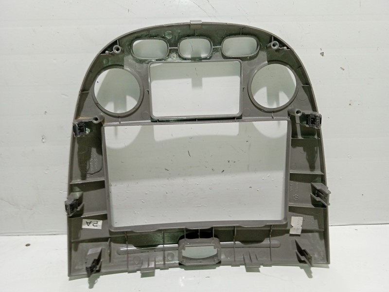 Recambio de mascara central de salpicadero para chevrolet lacetti 2.0 diesel cat referencia OEM IAM 96555036  