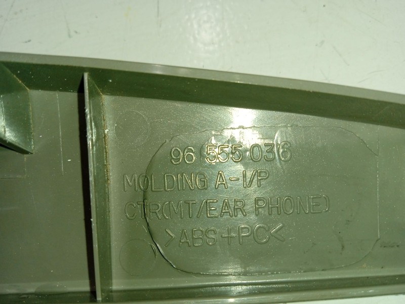 Recambio de mascara central de salpicadero para chevrolet lacetti 2.0 diesel cat referencia OEM IAM 96555036  