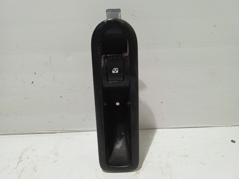 Recambio de mando elevalunas trasero derecho para renault scenic ii 2.0 dci diesel cat referencia OEM IAM 156013870  