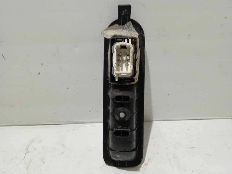 Recambio de mando elevalunas trasero derecho para renault scenic ii 2.0 dci diesel cat referencia OEM IAM 156013870  